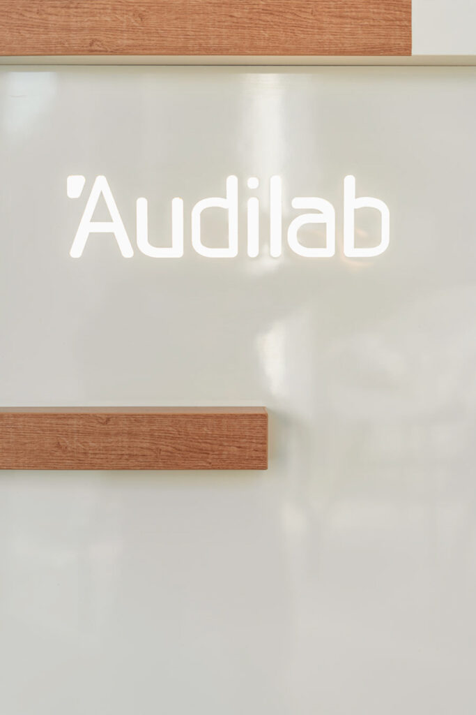 Agencement de centre auditif audilab alpine batiment